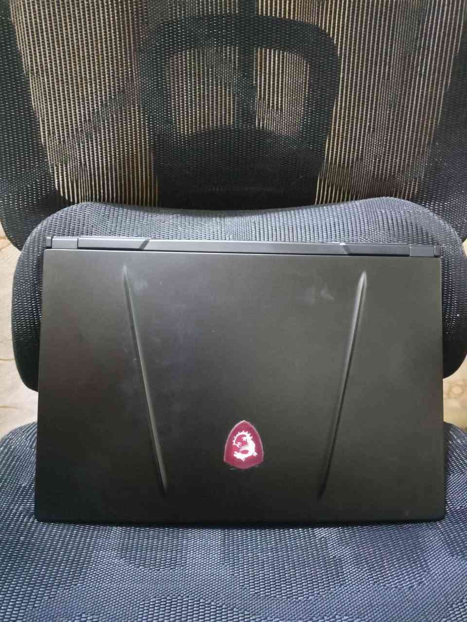 للبيع لابتوب MSI GL65 Leopard (نسخة Ti) | استخدام شخصي نظيف جداً بكرتونته
التفاصيل:
لابتوب MSI فئة Leopard الاحترافية للألعاب والتصميم، الجهاز بحالة الوكالة (استخدام شخصي خفيف)، لم يسبق فتحه أو إجراء أي صيانة له، ويأتي مع كامل ملحقاته الأصلية والكرتونة.
المواصفات التقنية:
المعالج: Intel Core i7-10750H (الجيل العاشر - فئة الأداء العالي).
كارت الشاشة: NVIDIA GeForce GTX 1650 Ti (نسخة Ti القوية بذاكرة 4GB).
الذاكرة (RAM): 16GB DDR4.
التخزين: SSD Samsung 512GB (سرعة فائقة جداً في التشغيل).
الشاشة: 15.6 بوصة FHD بتردد 144Hz لسلاسة تامة في الألعاب.
المميزات: نظام تبريد Cooler Boost 5 مزدوج، كيبورد Gaming مضيء، نظام صوتي Hi-Res Audio.

الملحقات:
الكرتونة الأصلية.
الشاحن الأصلي.
السعر المطلوب:
820,000 دينار عراقي 
الجهاز نظيف جداً ومواصفاته ممتازة للسعر.
لالتواصل: [***********]
عنواني الموصل لا يوجد توصيل
اذا عندك طريقة فممكن موصل, نينوى
