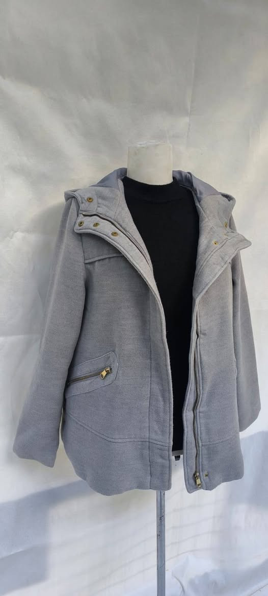 كوتات وقماصل طويل وقصير باله اوربي نظيف درجه اولى مختلف الالوان والقياسات سعر القطعه الوحده 5 الف واكو توصيل لكافة المحافظات للاتصال *********** وبالخدمه
