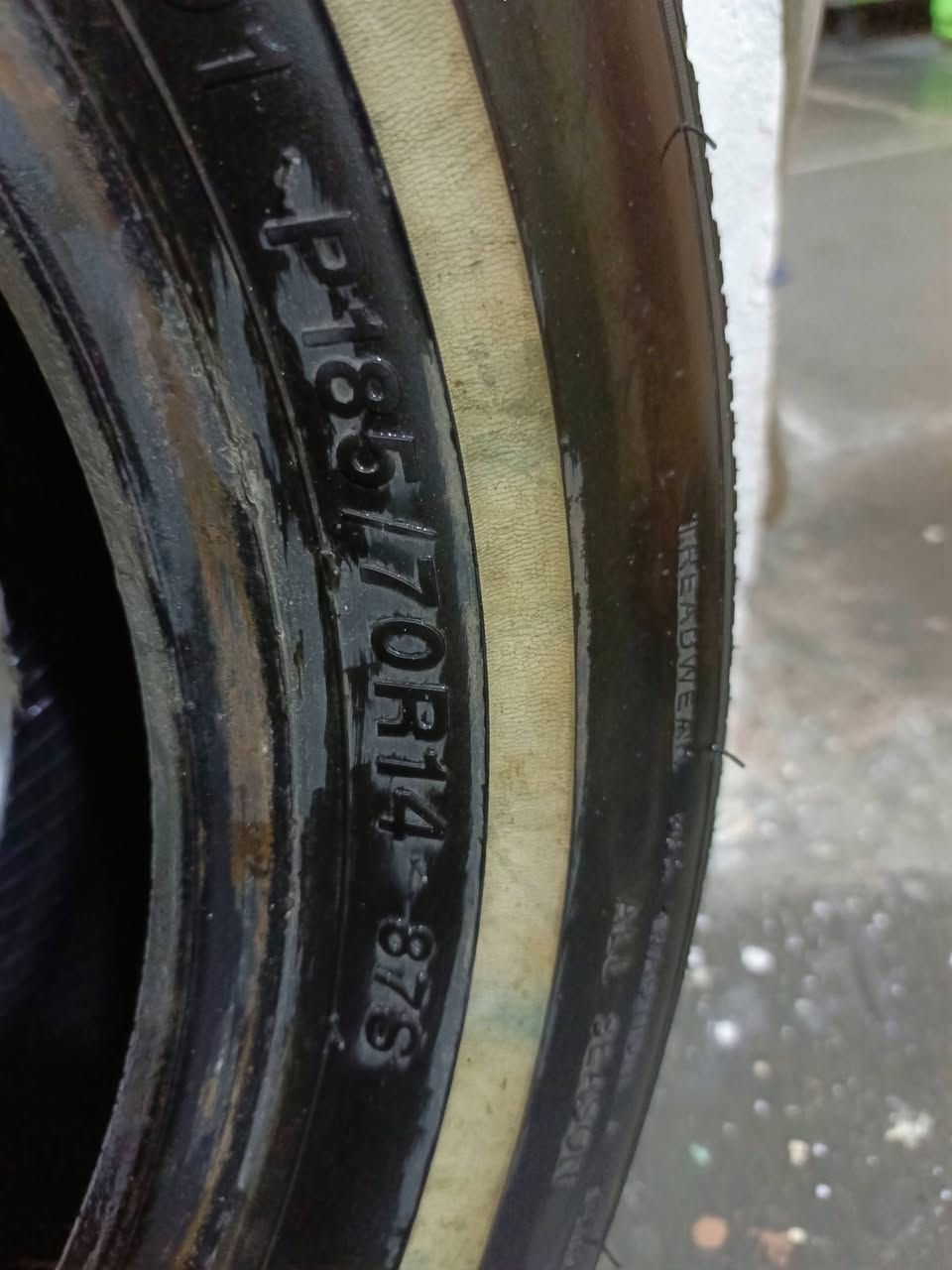 السلام عليكم تاير 14 سعرة 50 
 جديد زوج دمامات واحد ب 30 
العنوان بغداد الرقم ***********
