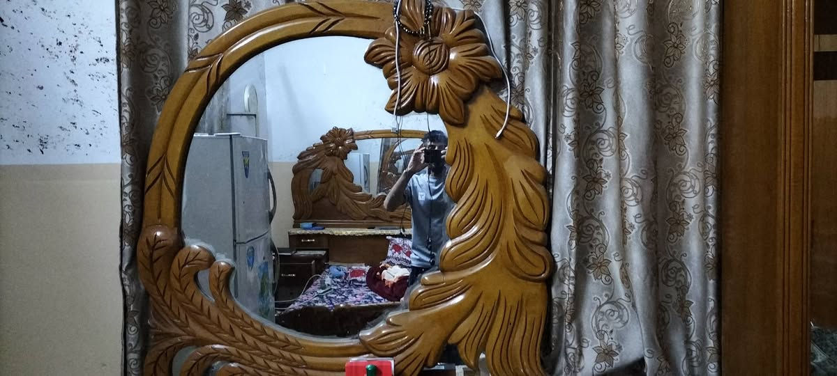 غرفة نوم مستعمل خشب ثقيل دوكمه السعر ٨٥٠ وبيه مجال التوصل ع الرقم ***********
