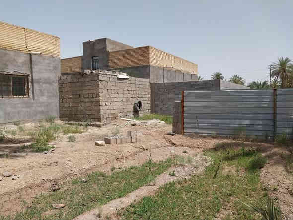 بيتان للبيع مع بستان مساحته دونم و٤٠٠ متر  البيت الأول ٤ غرف +هول +ديوانيه مساحة البيت تقريبا اكثر ٥٠٠ متر +البيت الثاني ٢ غرفه +هول +ديوانيه مساحة البيت اكثر ٣٠٠ متر 
العنوان البصره قرب معمل الورق قرب مستوصف الزين الصحي 
ناحية المصطفى السعر ٢٣٠ مليون وممكن التفاوض 
*********** البيت ال ٤ غرف مسلح والبيت الثاني عكاده 
بناء ٢٠١٠ 
ملاحظه : يمكن شراء كل بيت على حده او الأرض فقط
