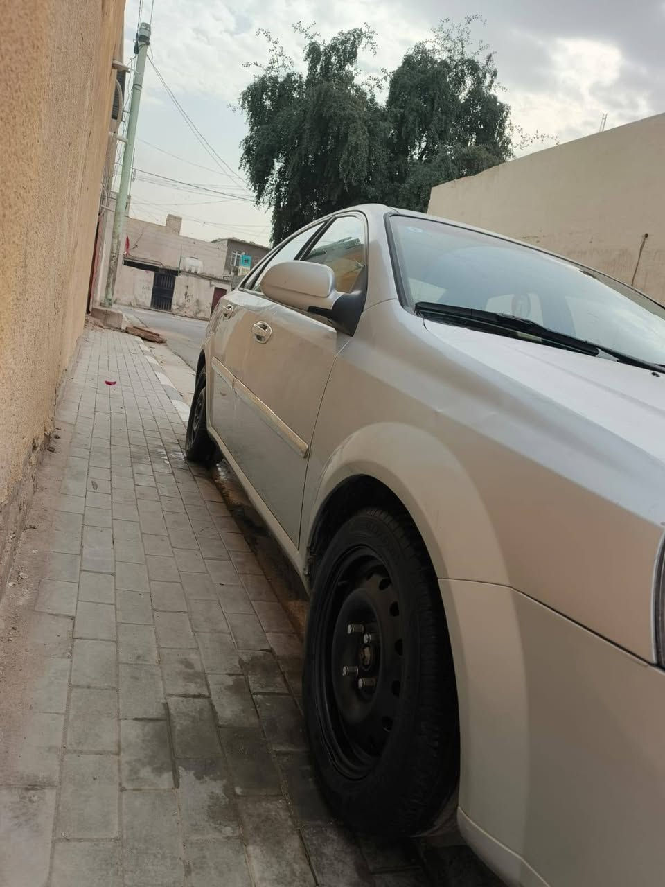 للبيع اوبترا 2007 رقم بغداد صاحبهأ بكربلاء
مكينه كير مكفولات سونار جديد
السياره مكفوله عده الجاملغ الخلف السائق بيه بارد 
السعر 62 وبيهأ مجال بسيط 
***********
