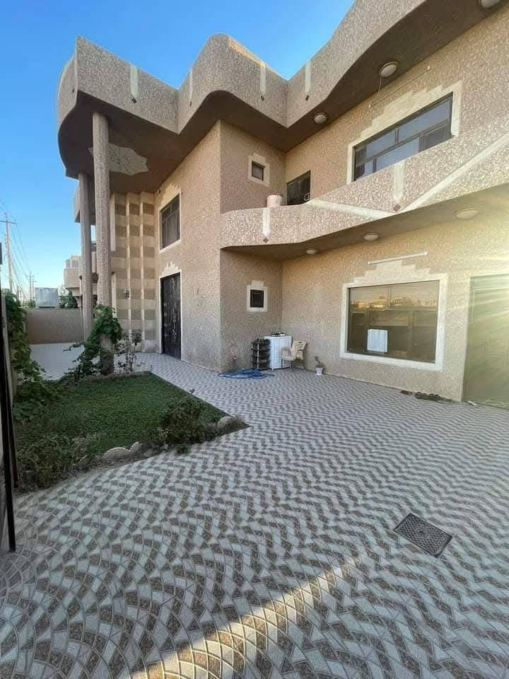 دار 400 م  ركن  وجه 20 ونزال 20 القادسية قطعة 500 مقابل ثانويه الميسلون للبنات
طابقين 5 نوم استقبال و مطبخ حار بارد و صاله داخليه  الارضية كاشي مطعم بمرمر و صحيات عدد 4 و منور حولي 
گراج سيارة حديقة  السعر 240ض قابل للتفاوض 
للأستفسار خاص او واتساب 
***********
***********
