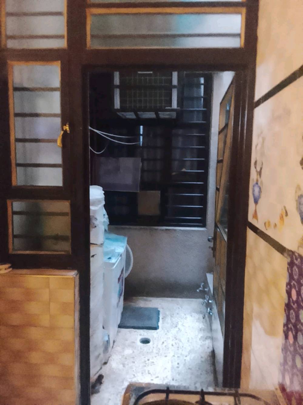 بيت للبيع طابو ملك صرف المساحة 100متر الواجهة 5 ونزال 20 يوجد 3 غرف نوم في حي الرئاسة شارع عشرين خلف سنتر المصطفى ***********