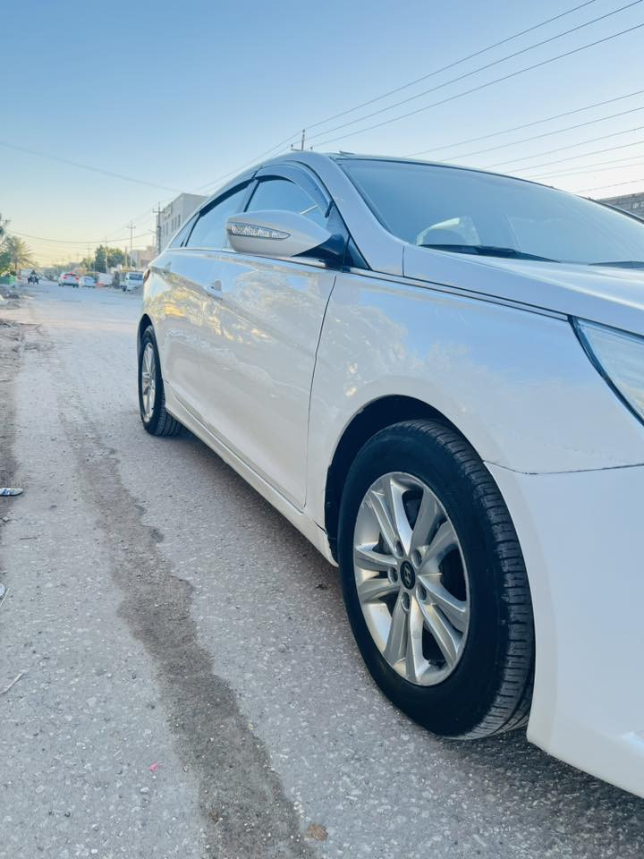 السلام عليكم ورحمة من رخصه الادمن للبيع هونداي سوناتا موديل ٢٠١٠ شكل ٢٠١١ السياره خليجيه السياره بيه صبغ الدواير الخلفيه صبغ فقط والباقي كفاله لفود شواصي حوض تكم قماره مكفولات والسياره مكفوله من البغ كير ومكينه وحداديه وتخم تاير وتبريد مكفولات مكينه ٢٤٠٠ دوش مواصفات السياره بني رامه تحكم استيرن إشارة بل مري ومري شفط حساس خلفي رقم اربيل انكليزي سنويه وهزه لواحات جدد اتريد تحويل او اتريد وكاله 
السعر ١٠٥ وبيه مجال 
الهاتف *********** 
مكان السياره بابل
