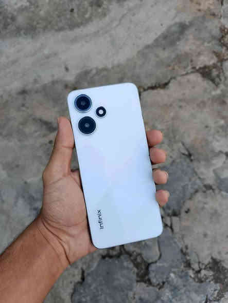 السلام عليكم
انفنكس هوت 30 بلي 
ذاكرة 128 عشوائية 16
مبدل شاشة أصلية فقط
ملحقاتة شاحنة وهتفون
سعره 80قفل
العنوان الرمادي حي البكر قرب النادي الملكي
***********
