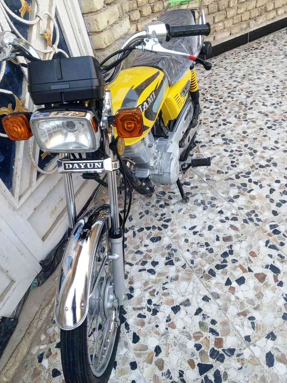 دراجه للبيع جاهزه وكامله ما بيه اي نقص محرك ارشه شلعه معدل فول مكان كوت خاجيه ***********
