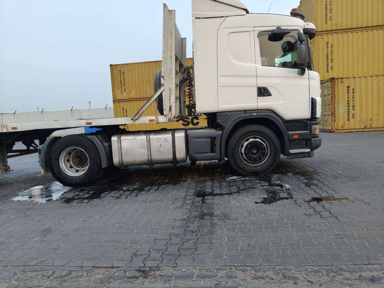 سلام عليكم سكنيه موديل 2004سيره  جديده كلش مكان سيره بابل جبله رقم تلفون ***********
وهذه الواتساب ***********
