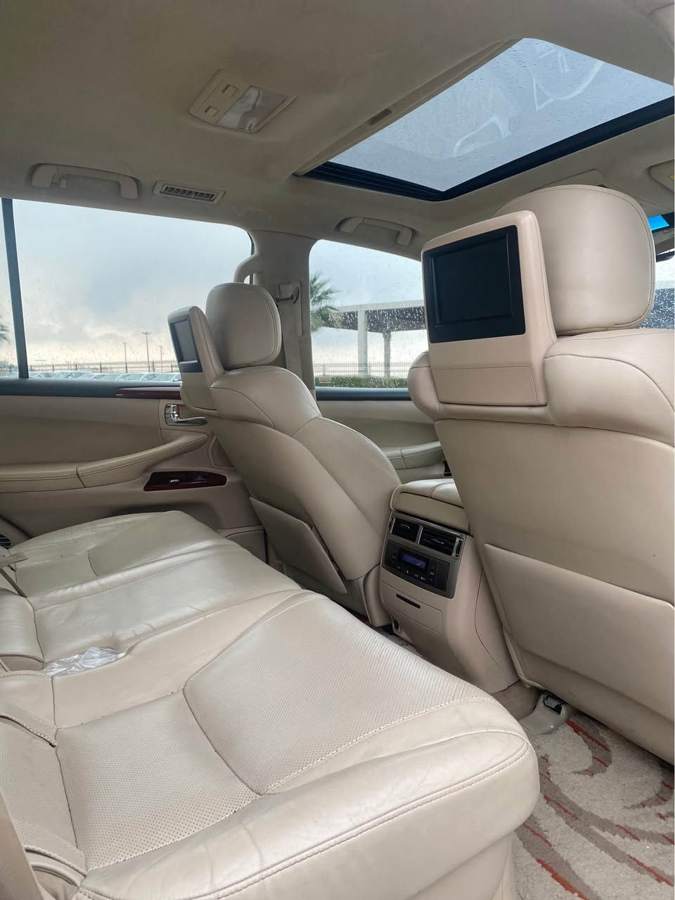 سعر 💣

لكزز ٢٠١٣ 
سياره بمعنا كلمه جديد جديد 
 دعاميه ل دعاميه شرط 
بدون ضبخ بدون حادث 
ماشيه ٢٦٠ الف  
كير محرك كهرباي شرط 
رقم سنوي جديد بسمي 
مكان دهوك. 
*********** 
سعر ٣٧٩$ مجال قليل دهوك, العراق
