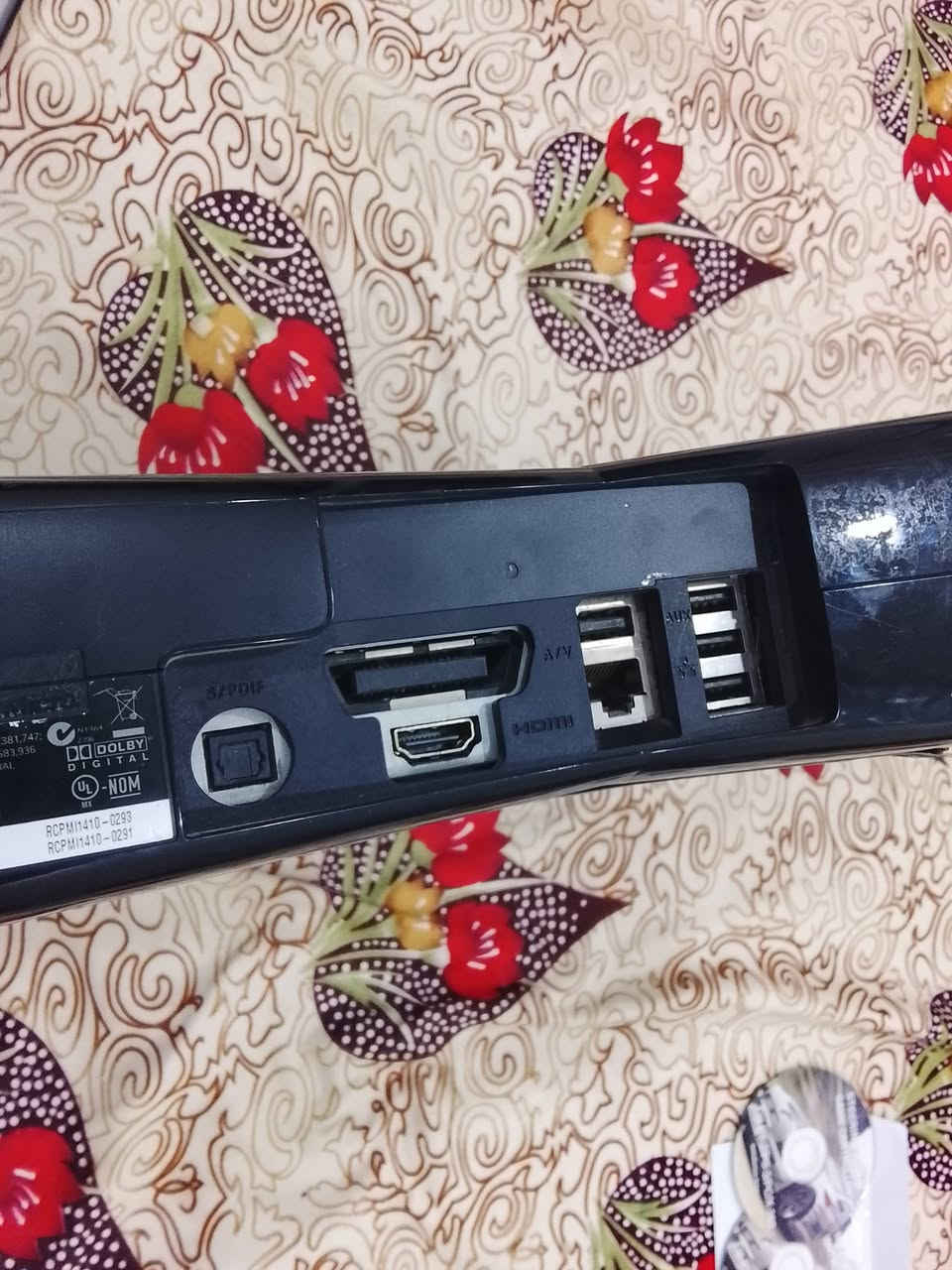 السلام عليكم اكس بوكس 360 سلم للبيع قطعه نضيفه جدا ما مفتوح ما مبدل هارد تخيل حتى الهارد مالته ما طالع منه كلشي ما ملعوب استعمال قليل وبي ضمان سبوعين من العطل و اطيك ويا دركسيون نضيف جدا واطيك الدركسيون باكيته وبالجياس مالته والوايرات مال اكس بوكس كله بلاد ما مبدل شي منهن حتى HDMI بلاد واطيك ويا يده اصلي مال بلاد من الباكيت فاتحه اصلي اليده ام العلبه الحمره واطيك غلاف يده حلو واطيك قرصين مال لعبة سيارات للدركسون واطيك الدركسيون والبلي بالياكيتات و بالجياس 
السعر ٢٣٥ الف ولا دكول هواي لأن ويا هواي شغلات حلوه واني ماخذه من أمير بانده 
واتساب /***********
