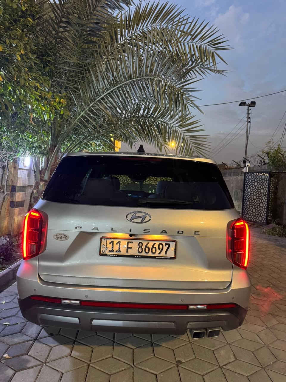 سلام عليكم بلسايد 2025 وارد امريكي ماشيه 19 ميل كراسي vip منفصل موصفات فول الفول بس بدون فتحه سياره بيه صبغ بنيد وشبر بالجاملغ اليمنه والايرباك راجع سستم بلادي للاستفسار اكثر ***********
