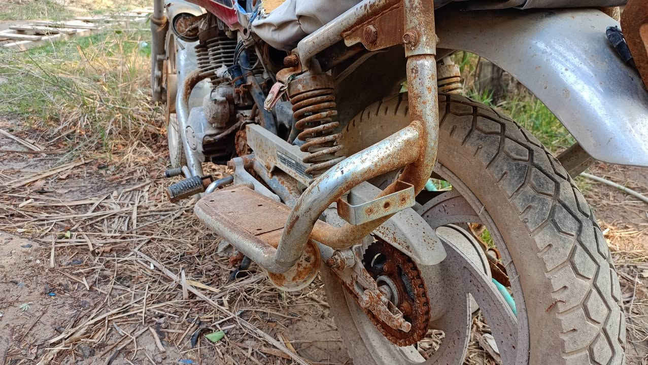 سلام عليكم دراجه متروكه للبيع ما بيه شي شغاله محركها شغال كله شغاله بس هندرها مكسور وباتريه كاعد السعر 175وبيه مجال المكان بصره ابو الخصيب واتساب ***********
