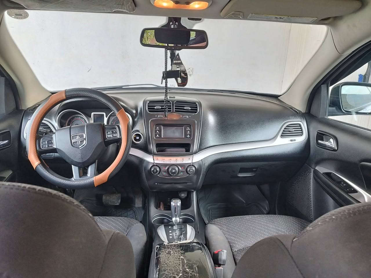 للبيع سيارة نظيفة وجاهزة للاستخدام 🚗
سيارة دودج جورني موديل 2017
اللون: أسود
السيارة بحالة جيدة جدًا،
مكفولة من الحوادث،
محرك وجير ممتاز،
التكييف شغال 100% ❄️
استخدام شخصي، وما تحتاج شي غير البنزين.
📍 الموقع: كركوك
📞 رقم الاتصال: ***********
💰 السعر عالخاص
الله يبارك للمشتري 🤍
