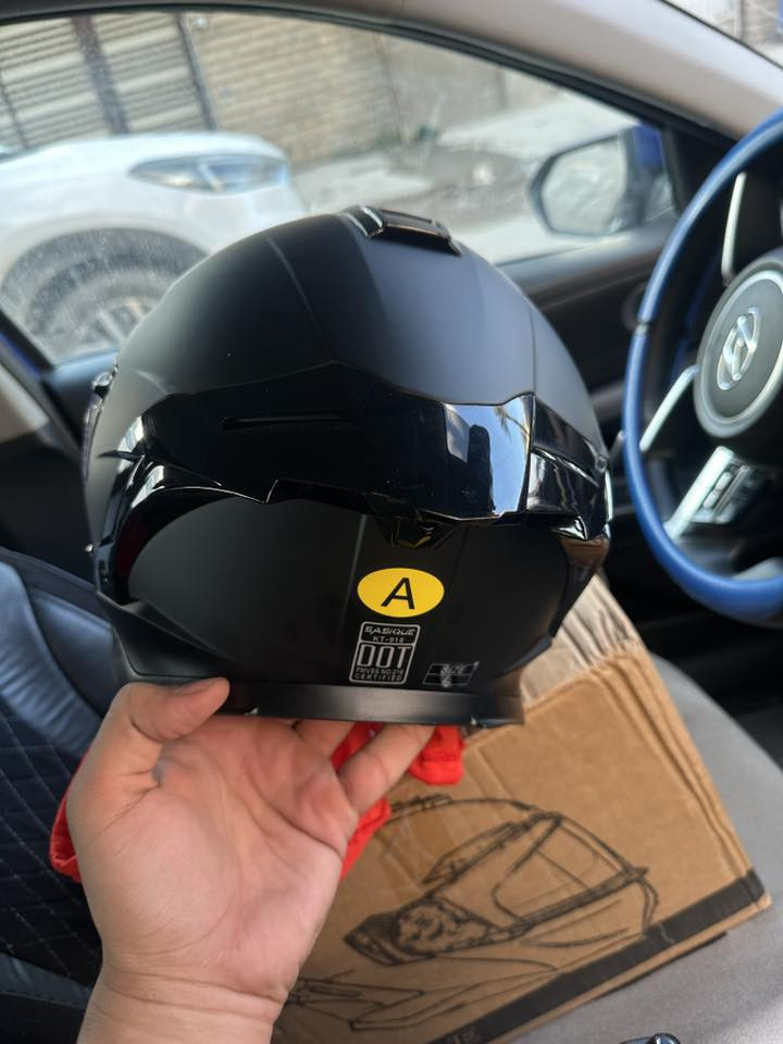 سلام عليكم خوذه دراجات جديده غير مستخدم قياس L كوالتي جدا عالي متوفر توصيل جميع المحافظات قطعه وحده فقط للحجز. ***********
