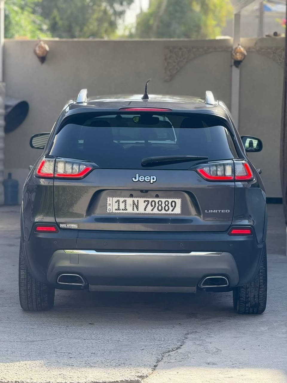 🚗 للبيع Jeep Cherokee 2019 (شكل 2020)

📍 رقم بغداد
🎨 اللون: رصاصي / رمادي
📏 الممشى: 103 ألف

✨ المواصفات:

* فول مواصفات عدا البانوراما
* تحكم سترين أمامي وخلفي
* كشنات جلد كهربائي
* قطعتين تبريد
* داخلية سوداء
* شاشة تحكم
* إشارات بالمرايا
* جنطه  شفط
* بصمة + تشغيل عن بعد
* مانع انزلاق
* ومواصفات إضافية معروفة ومميزة
مكان السيارة : الديوانية

🔧 ملاحظات:

* حادث (بجم) بدون شاصي
* فقط الخشم مليوح شي بسيط وتم تصليحه عالبارد (سونار موجود)
* داخل العراق: حادث باب السائق مبدل وكالة

🔧 ملاحظة مهمة:

* تم تبديل مكينة وكالة (شرط)

📞 للاستفسار:
***********
***********

