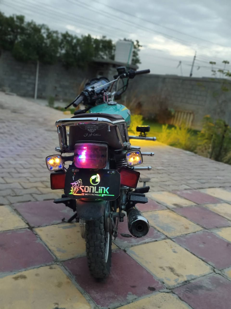 سلام عليكم دراجه للبيع سونك الأصلي /سيفان) دراجه جديده ومكفوله من كلشي أوراق موجوده تجي وتشوف الدراجه بعينك مامتعوبه شلع/مكان (بغداد المعامل ) سعر(700)بيهه مجال للاتصال *********** موديل الدراجه 2024
