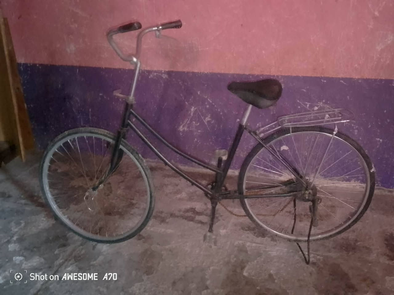 ليكم بايسكل للبيع حجم 26 بايسكل جاهز كل شي ما بيه سعر 40 الف بيه مجال مكان ديوانيه//************
