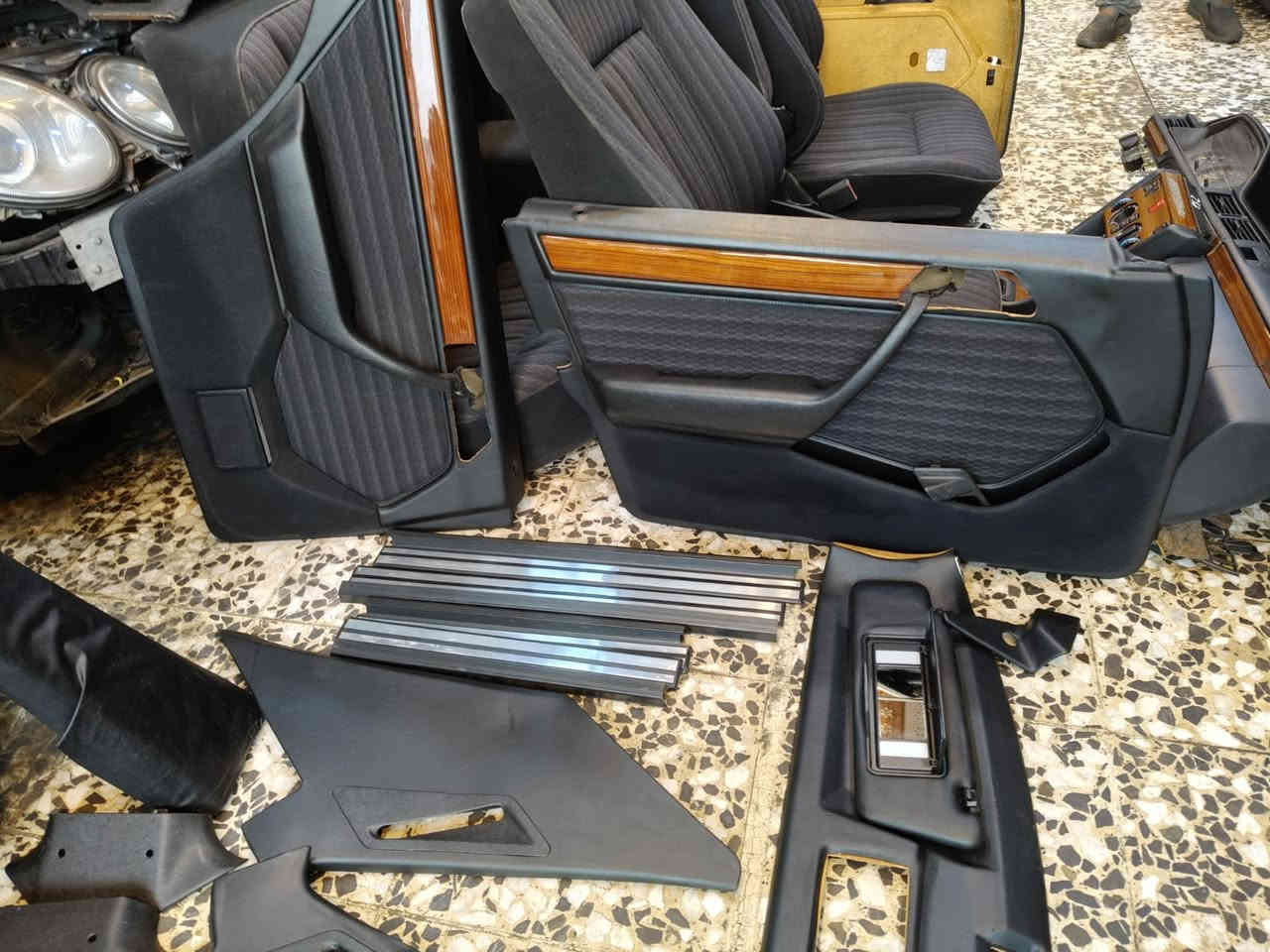 السلام عليكم/ غرفه مارسدس دب للبيع وارد يابان/استفسار النجف حي الصناعي بلاوك الاول حسن الشريس اخويه الشراي يتصل/*********** / ***********
