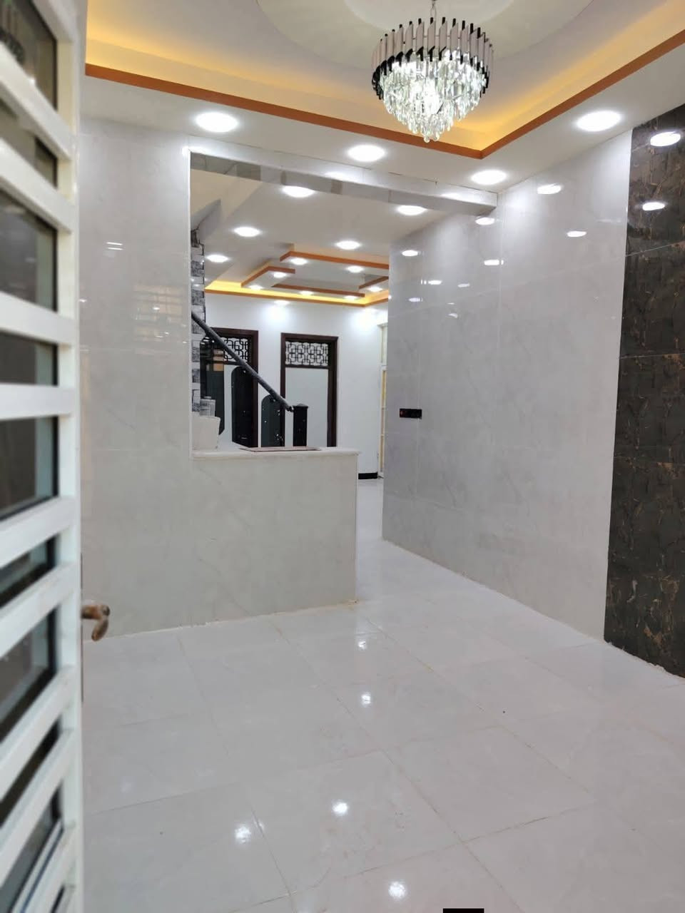يعلن {{مكتب العراق للعقار289}} البيت قريب عل شارع كلش
مساحه150 متر #طابو_زراعي  سند ٢٥

🤑 سعر والوحده لبيت 59🤑وبيه مجال  🤑  متجاورات

تفاصيل لبيت (( موجود🎥📷 فيديو كامل للبيت
غرفه نو2// مطبخ// صاله// استقبال// صحيات خارج وداخل 

عنوان البيت  نجف مقابل ملحق قرية لغدير 317

بناء ممتاز// اساس وسقف صب 
طابوق 🧱 جمهوري

كل البيت #سقوف_ثانويه

كل الخدمات موجوده 
مدارس 🏫 سوق #تبليط 

مقابل  قرية الغدير  ***********واتساب
