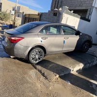 للبيع كورلا موديل 2018 مواصفات le معروفه حادثها موضح بالصور + بابين كل...