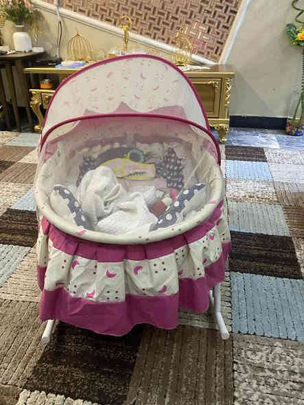 غراض اطفال نظيفة للبيع
كرسي هزاز كهربائي ٣٥ الف
كريكوت وردي ١٥ الف
معقمه ممات جيكو اصلي ٤٥ الف 
ومكاني بغداد حي القاهرة وتوصيل موجود 
واي استفسار عالخاص او عالرقم ***********
