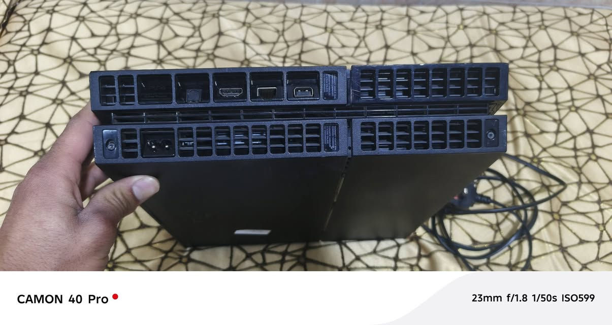 السلام عليكم  بلي PS4 مهكر للبيع
مع 4 جوستكات... ولعاب البي بلعربي ول GTA5 معرب 
 اصدار 10
السعر 350 بي مجال 
اتواصل علخاص او رقم
***********
