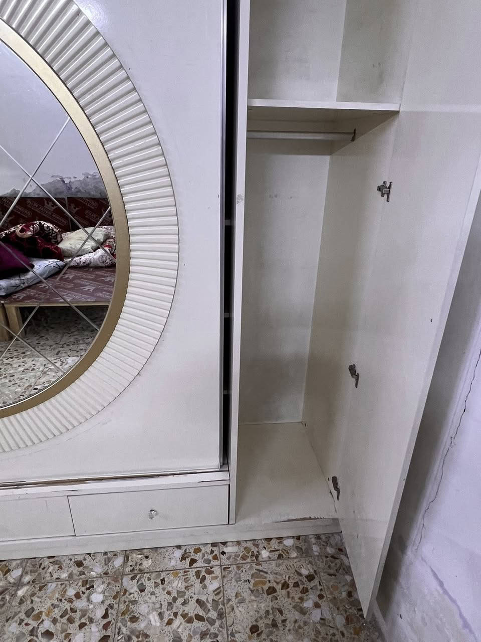 السلام عليكم عندي كنتور تركي +جرابي ام النفر عدد 2 مع ميز جرارات واحد رايدهن ب75 عنواني حي اور قرب فلكة صباح الخياط 
***********
