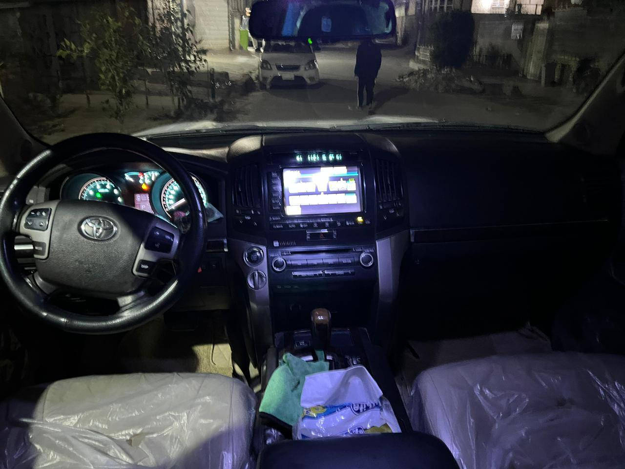 لاند كروز موديل 2010
 فول مواصفات مواصفات VX.R محرك 8 سلندر السيارة بدون حادث ونظيفة ماشية 400 الف

دفع رباعي
كير أوتوماتيك
فتحة سقف
كشنات جلد كهرباء
تحكم ستيرن
شاشة
كاميرا خلفية
حساسات

رقم صاحب السيارة
***********
