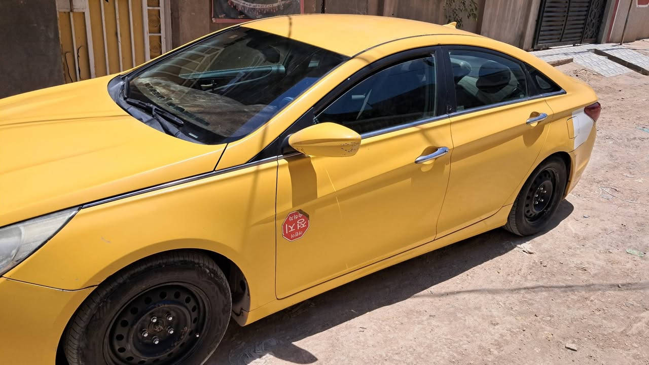 السلام عليكم 
سوناتا موديل 2012 وارد امريكي أجرة ضربتها جاملغ وبنيد بدون دواخل رقم بابل للبيع او المراوس (اوبتما _النترا_فورتي) 2015 فما فوق خصوصي او أجرة 
السعر 90
رقم الموبايل : ***********
