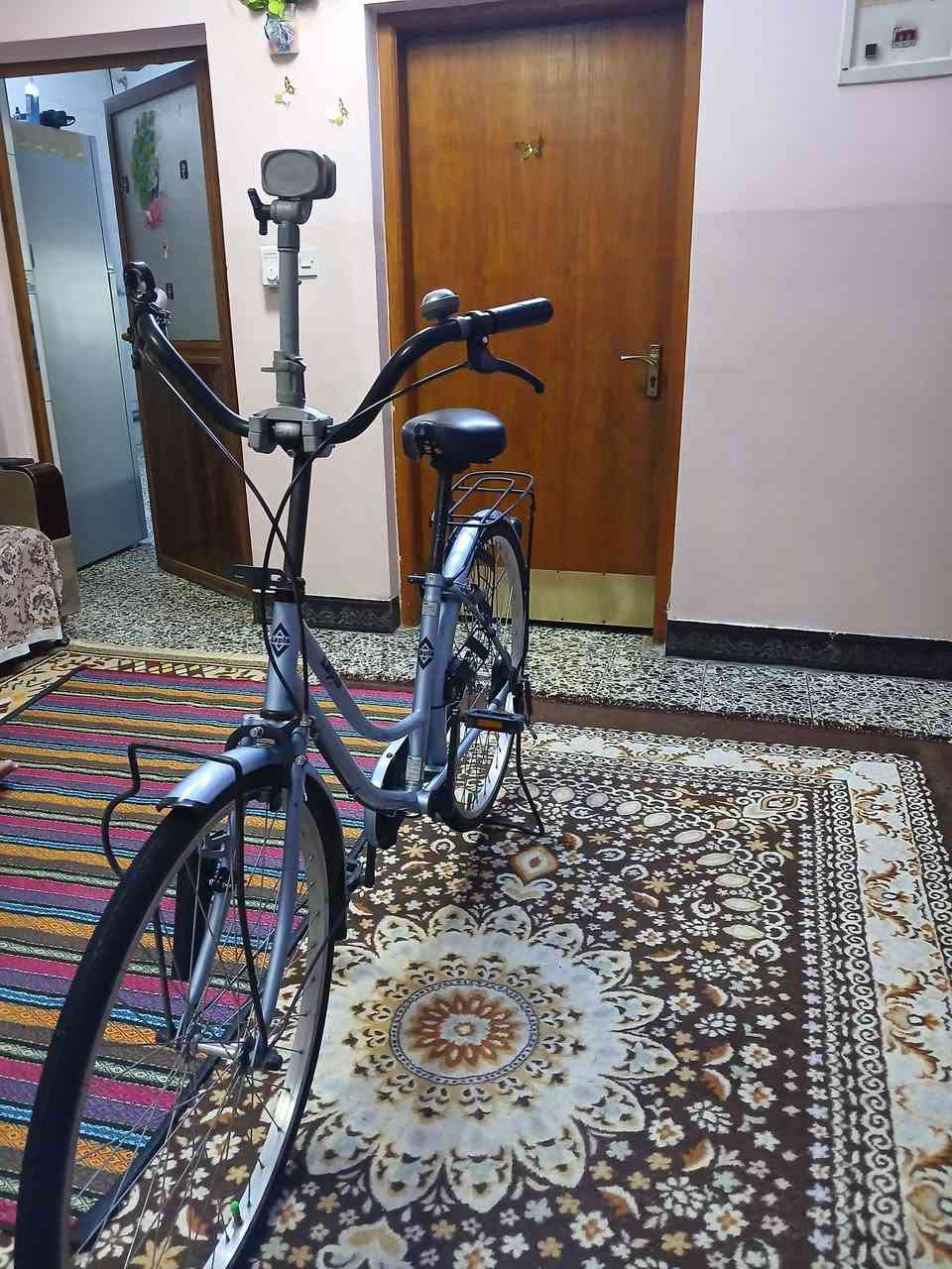 السلام عليكم بايسكل بناتي ياباني حجم 26 موديل 18 مختم كامل بايسكل جديد سعره 130 مكاني بغداد العبيدي حي الرئاسه الرقم ***********
