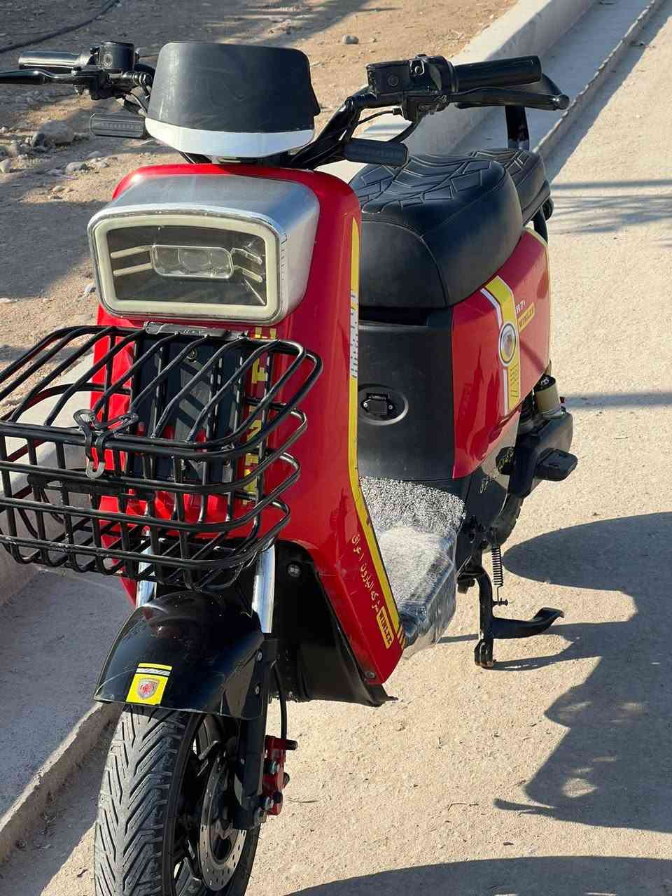 اسلام عليكم دراجة شحن R7 طك كارتون موديل 2026 الدراجة كلش بيه شغل ما بيه اي عطل بعده كارتون بطاريات طك كارتون حجم البطاريات 32اميبر حجم كبار السعر 475وبيه بسيط  المو شراي لا يرسل العنوان البصره الزبير  لاستفسار ***********
