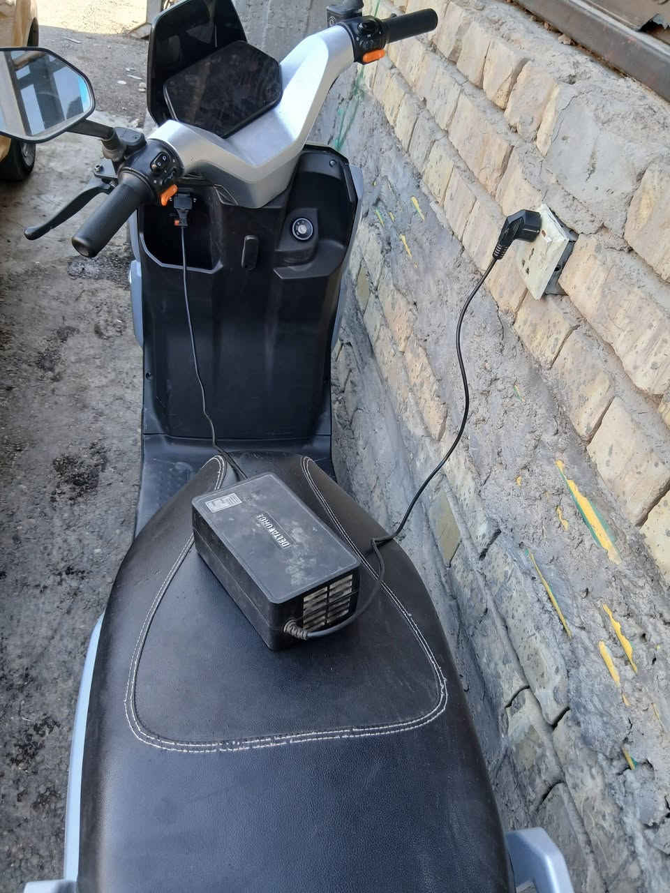 سلام عليكم درجه شحن من نوع ماتركس موديل 24 درجه نضيفه مابيه كل نقص6 بطاريات تمشيك 50 كيلو اضويه ĹED نضام بك شاحنه مالته البلديه درجه كله بلديه بريكات أمامي خلفي شغال نضم دسك مكاني حي القاهره سعر 550 وبيه مجال بسيط  للاستفسار ***********
