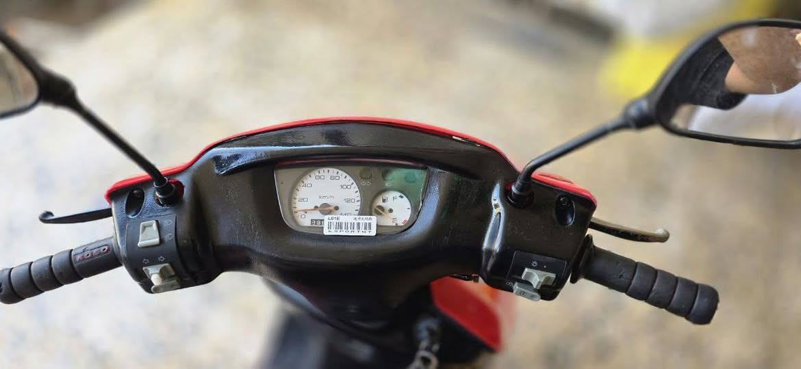 فراشــة للبيع حاويــ$$ــة دراجة فول مواصفات:
لايت LED
عالي ابيض 
ناصي اصفر 
اشاير
سطابات
نشرات 
سلف 
سكنات فيدراليات
مكينة ناعمة 
هندر 
مختمة دراجة 
-كهربائياتة كاملة مكملة 
نضافة فول لفول شوفت عينك هم تجي وتشوف
- مكفولة كفالة عامة 
***********
