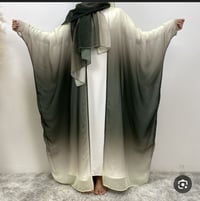 قياس S السعر 25 قطعتين  بشت وشال الحجز خاص  او واتس  07851540937