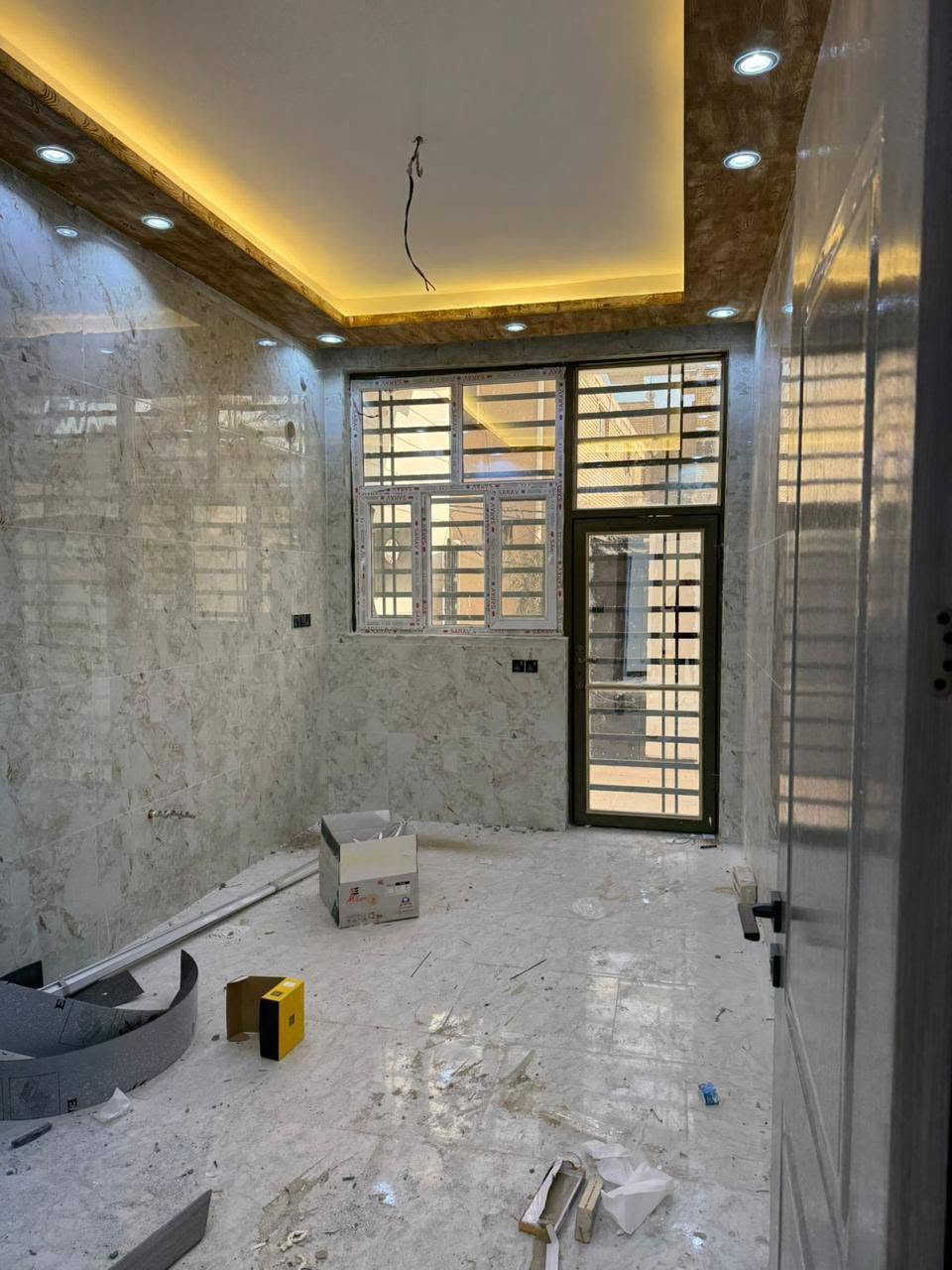 📍🏠كربلاء المقدسة /البوبيات/فرع مدرسة الكنوز
✅مساحة الدار 100متر
✅طابقين الدار
✅غرف نوم عدد 4
✅مجمع صحيات عدد 3
✅صاله عدد 2
✅أستقبال +مطبخ 
✅البناء طابوق درجة أولى
‼️ السعر الدار 185 وقابل لتفاوض 😍✅💵
☎️للاستفسار التواصل على ألارقا
***********
