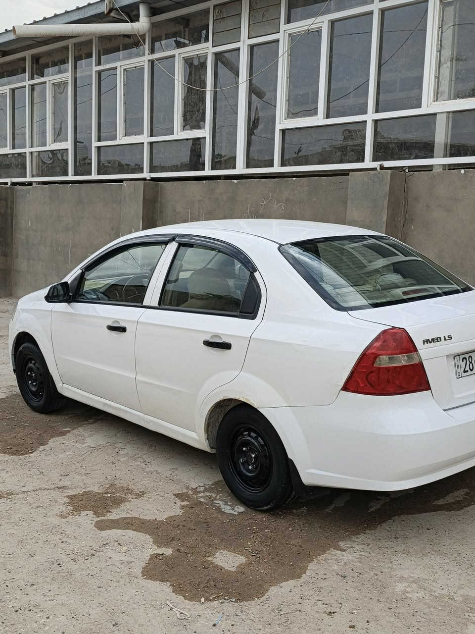 السلام عليكم افيو موديل 2009 السياره مكفوله بيها باردات بسيطه 
منضمومة تبريد كامله 
مشط ستيرن وحداديه اقل الشهر مبدلهن 
كير حاويه 
رقم نجف انگليزي وسنويه بأسمي 
المكينه بيها بخار بسيط
المكان كوفه السعر 68 وبيها مجال بسيط 
 ***********
