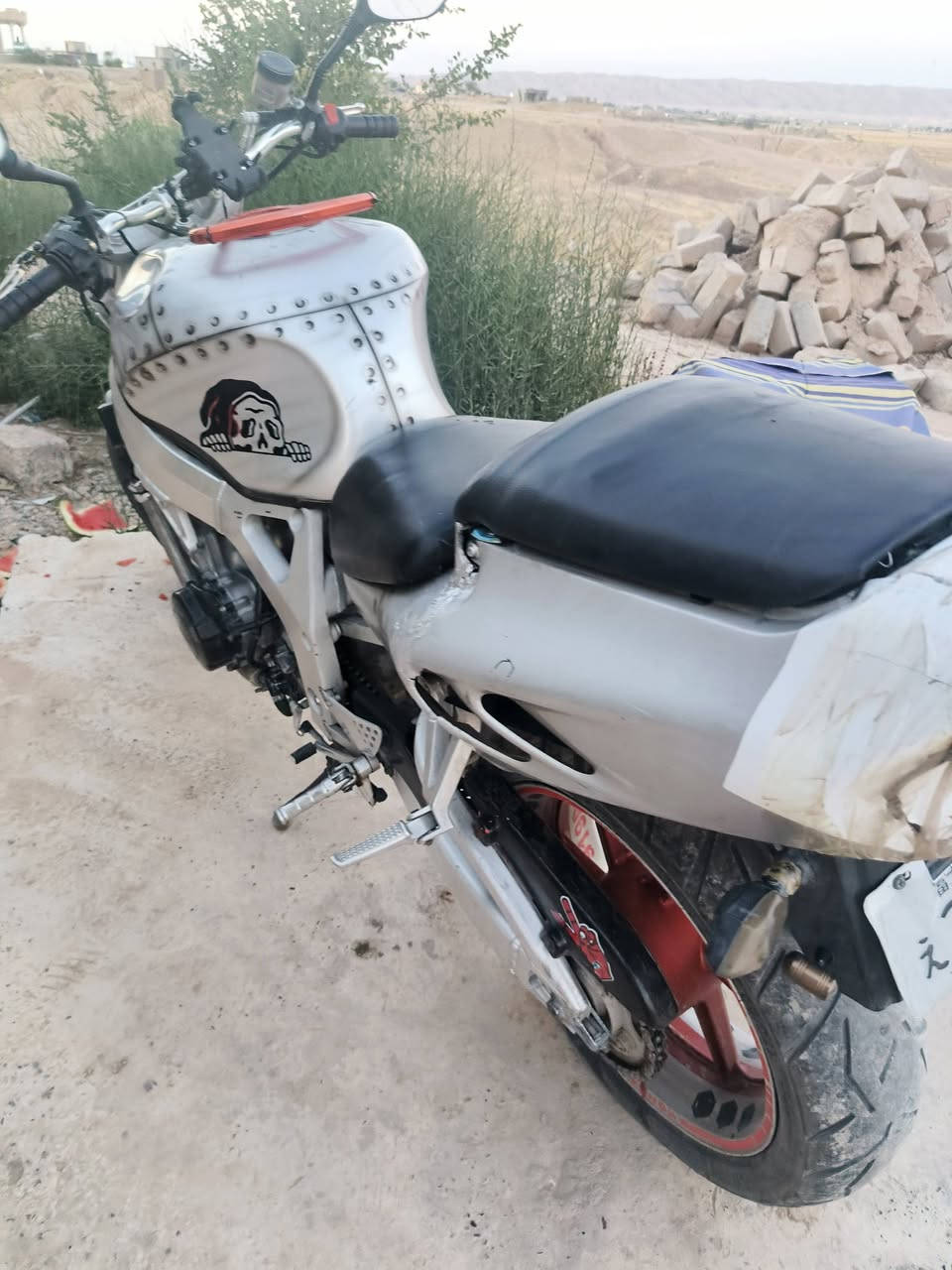 السلام عليكم / بطحه سيبي ار 919/مزوده  يدات ذهبي  كهربائيت شغاله لايت زنون عالي ناصي مابيه اي نقص السعر 10وبيه مجال للستفسار*********** رحمه الوالديكم الموشراي لا يتعبني دراجه مانقصه ولا برغي❤
