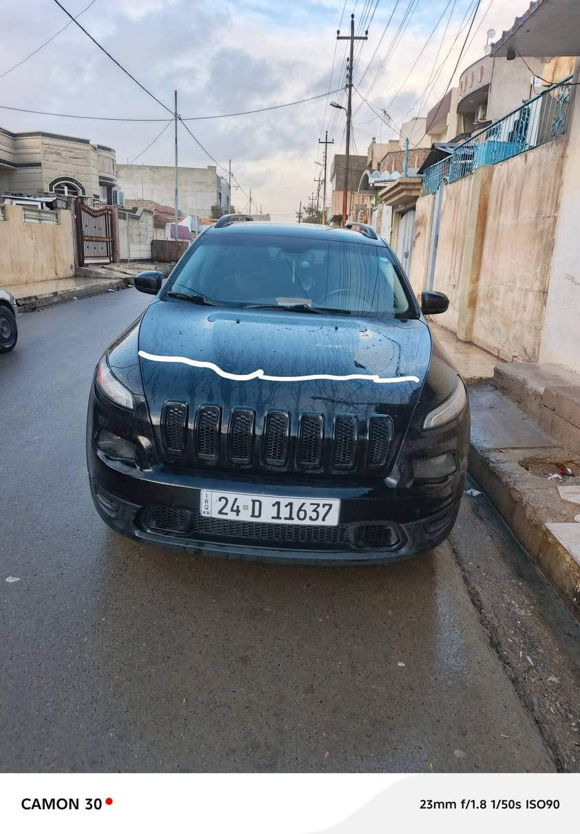 جيب شيروكي بزون ٢٠١٦
كير ٩ نمر
كشنات هيتر
ستيرن هيتر
سايد بريك بصمه 
تشغيل عن بعد 
ضررها جاملغ امامي ثنينهم والبوند كما موضح بلصورعه بدون دواخل ولا ايرباك 
رقم وهزه جديد قبل شهر حولتها باسمي
سعرها ١٢٦ وبيها مجال 
***********
***********
