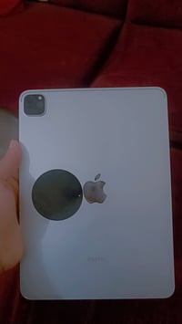 ايباد 11  مامفتوح ضرره خط بالشاشه ماماثر عليه  وضربه بالشاصي خفيفه سعر...