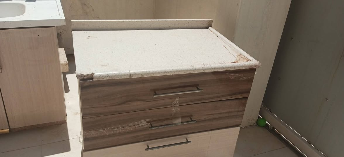 السلام عليكم ورحمه الله وبركاته خوان للبيع الفرن او سنك للبيع او طباخ او ميز للبيع *********** تواصل ع رقم
