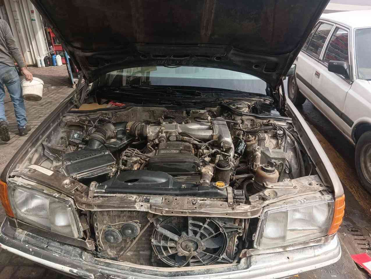 السلام عليكم مارسدس جامبو300باب قصير موديل 1987بأسمي رقم جديد هزةجديدةمحرك وكير بطةالسعر 36 ورقةوبيه مجال ***********
