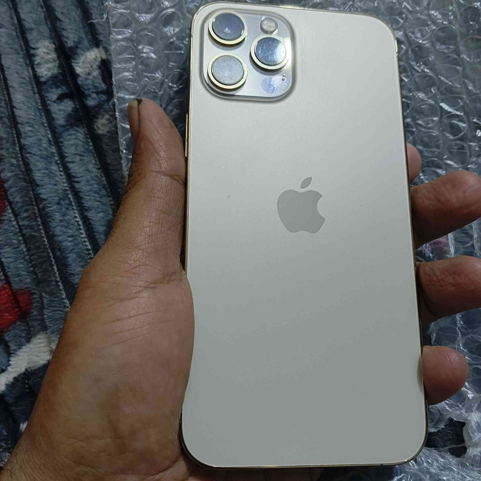 السلام عليكم ايفون 12 برو ماكس نضافته فول بطارية 78 ذاكرة 128 مبدل شاشه اصليه ابل وكامير اصليه من ابل الاتصال ***********
