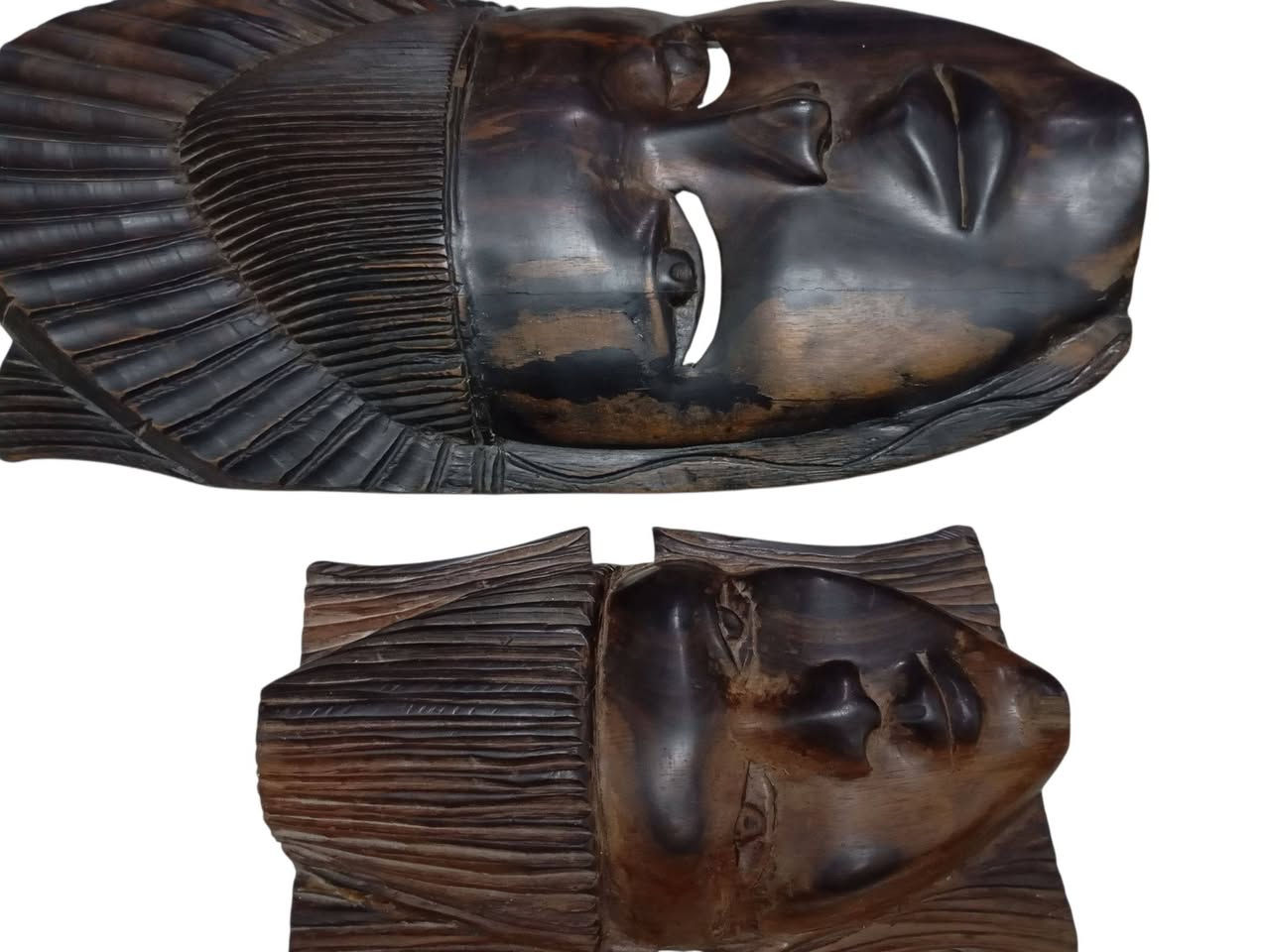 عدد 2وش افريقى 
 مختوم كينيا تفصيل واضحه 
ومميز جدا خشب الابنوس


**إذا كنت صاحب هذا الإعلان وتريد حذفه لأي سبب، رجاءا أرسل رسالة إلى الدعم الفني**