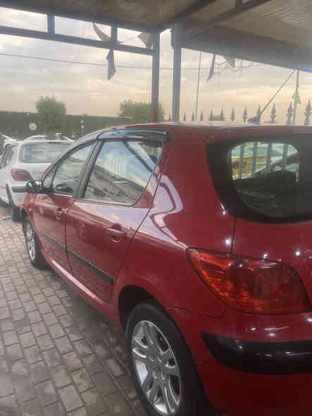 بيجو فرنسي موديل 2006 سياره جاهزة من كلشي كير محرك صدر تبريد مكفولات شاشه تاب ويل كب بيه صبغ نص لباب ودوسه بدون حادث جماليه فقط سعر ٥٥ بيه مجال قليل شراي يتصل مكاني بغداد لحبيبيه ***********رقمي بي واتساب
