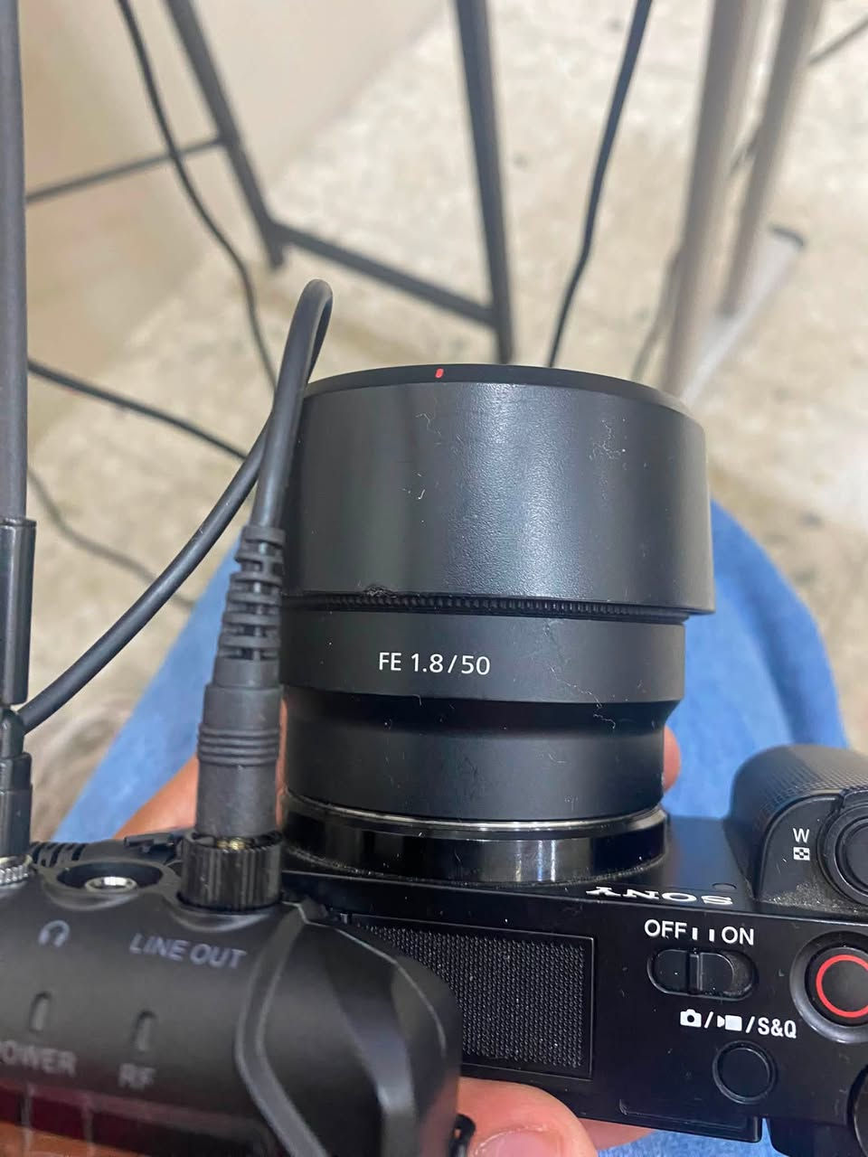 السلام عليكم Sony zv-e10 الاصدار الاول
قطعتين عدد الشتر مذكور بيع مستعجل 
وياها بطارياته و عدسه الكت 
السعر لل وحده ٧٠٠ وبي مجال  
كمبل ويبل اس نضيف ٨٠٪؜ ب ٢٠٠وبي مجال 
عدسه ٣٠mm f1.4 350 بيه مجال 
المهتم يتصل ***********
بغداد الكرخ تريد توصيل موجود بس تدفع ٣٠٪؜من سعرهم 
(يفضل تجيني للبيت )
