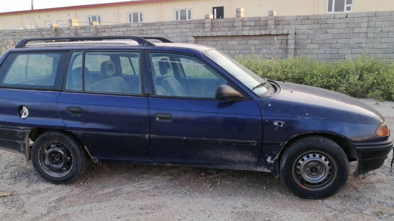 السلام عليكم استرا موديل 2000 كير مكينه شرط حجم 20صبغ مطوزه جمالية السعر 35 الاستفار اتصل على الرقم ***********
