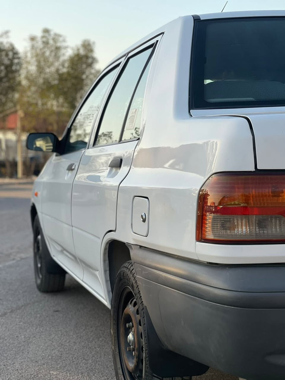 السلام عليكم الطيبين سايبه للبيع مديل 23المكان بغداد الجديدة بسمي تحويل ثاني يوم مكفوله فقط بارد بل جاملغ الخلفي عله كد شبر الباقي السيارة كلها مكفوله 
السعر 70 وبيها مجال رقم الهاتف ***********
