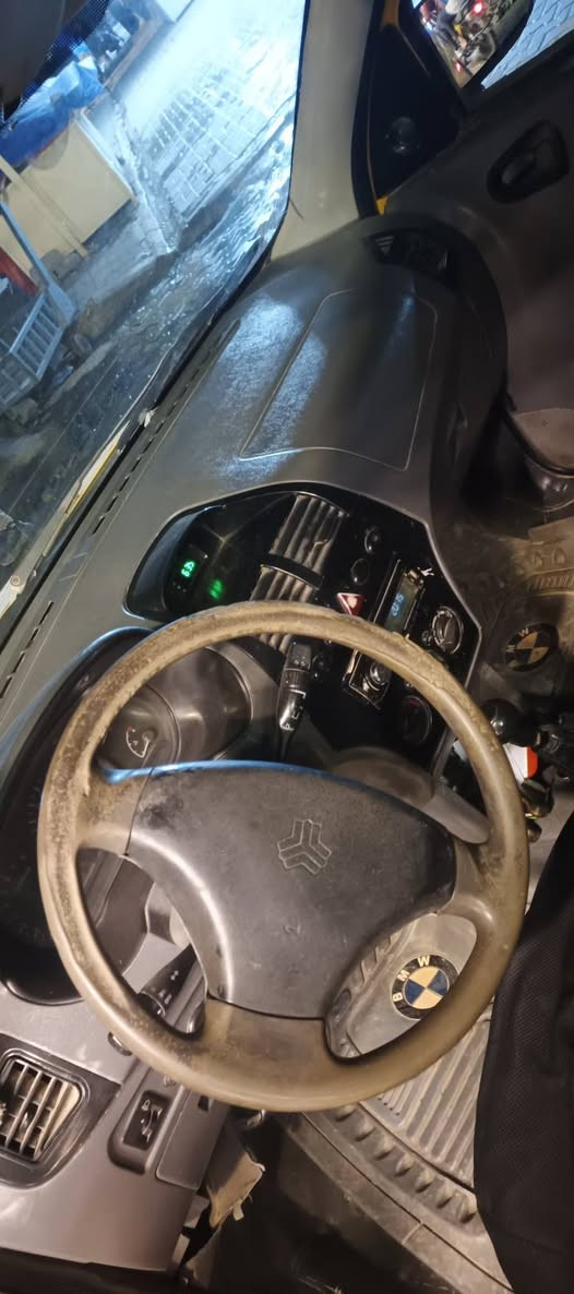 طيبه 2015 باسمي ضربه بالصفه الي بصف السايق محرك وكير تعبانات گلب واخذ مراوس رايده بيجو وانطي فرق 10 ورقات الي يريده يخابرني مكاني كوت رقمي ***********
