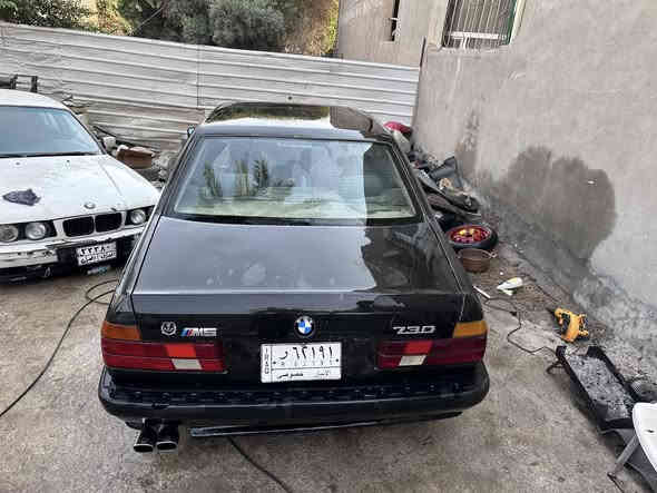 للبيع او مراوس حسب القناعه بي ام ٧٣٥ موديل ٩١ محرك ٦ سلندر كير اوتماتيك سياره فول مواصفات 
صدر كهربائيات كلها شغاله وجاهزه تبريد كامل داخل نضيف ويل كب فتحه سنتر لوك شغال سياره مكفوله من الضربه 

سياره بسم خالي متوفي ودا نمشي بجرائات القسام اله يكمل القسام يله احولها الي يحب يشتري اني حاضر 
السعر ٢٢ ورقه وبي مجال العنوان بغداد حي الخضراء 
***********
