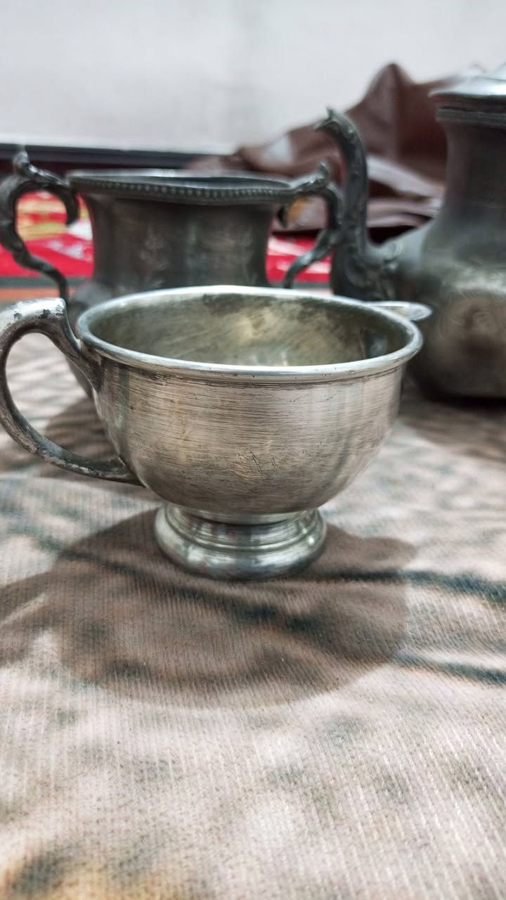 السلام عليكم عدي ذني ماعرف قديمات ناس يكلولي فضه ويكلولي مطليات حيروني اريد ابيعهن بليرضي الله عنواني بغداد ***********
